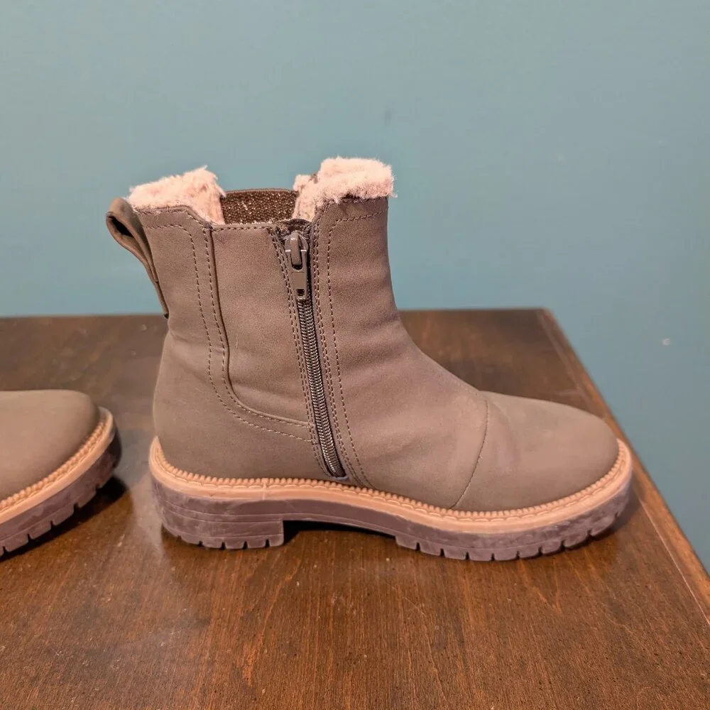 Toms color brownish